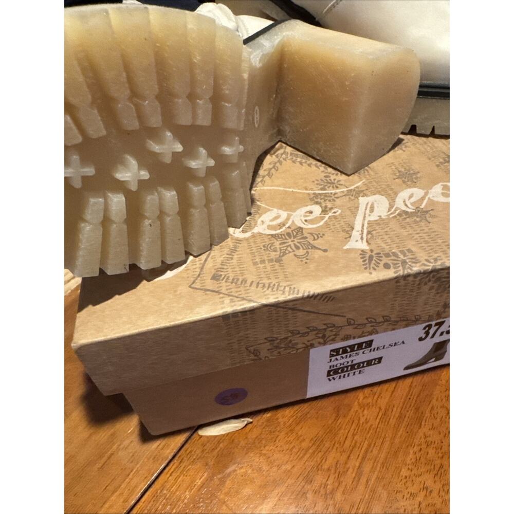 Free People James Chelsea Boot White Leather 37.5 (Size US Women's 7) $195 MSRP - Picture 4 of 4